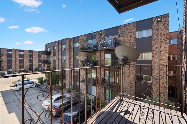 Building Photo - 8970 N Parkside Ave