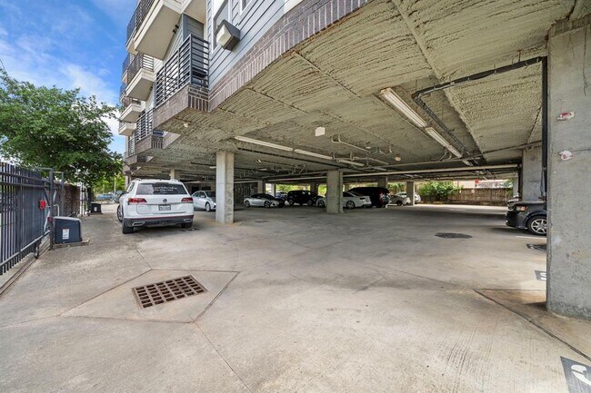 Building Photo - 1011 Studemont St