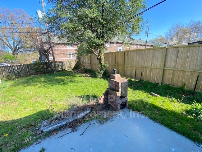 Building Photo - 414 N Willett St