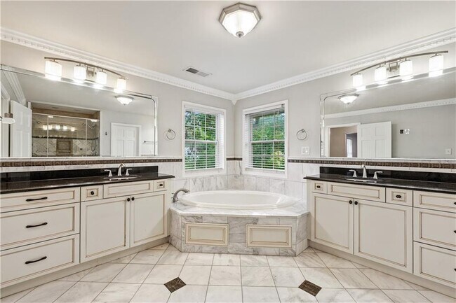 Building Photo - 1578 Lincoln Ave SE