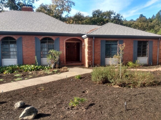 Building Photo - 138 Virginia Ct