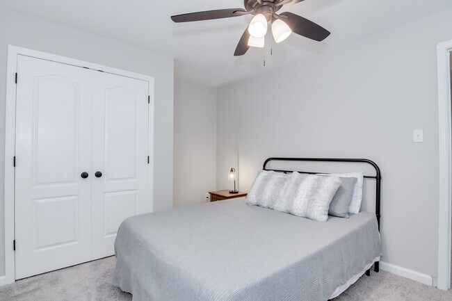 Building Photo - 2003 Helmsdale Ln