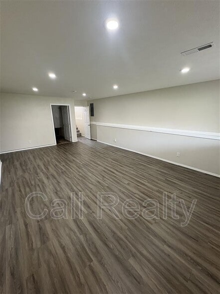 Building Photo - 14609 E Crown Ave