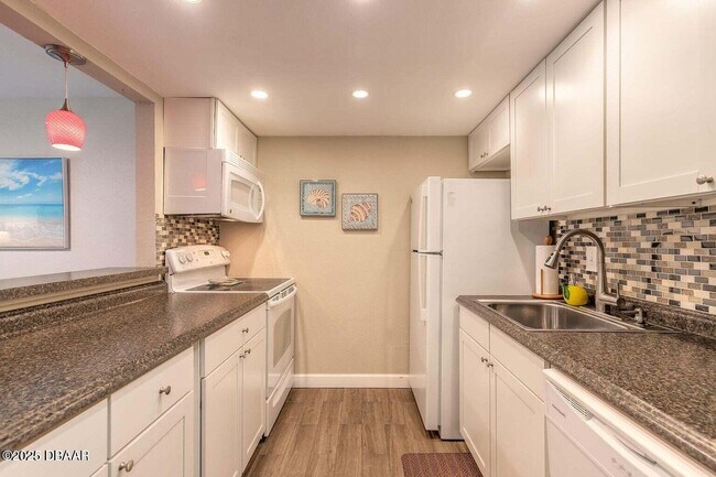 Building Photo - 2750 Ocean Shore Blvd