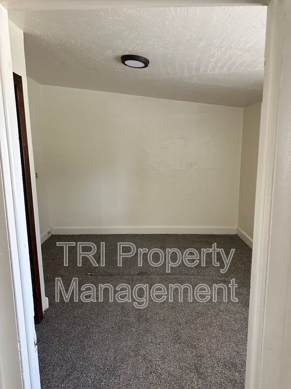 Building Photo - 1453 1/2 10th Street