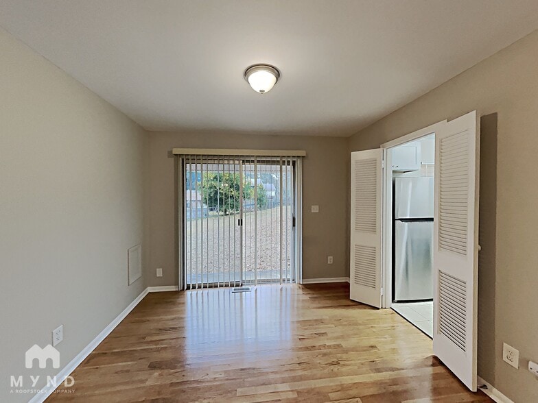 Building Photo - 400 Lady Guinevere Way