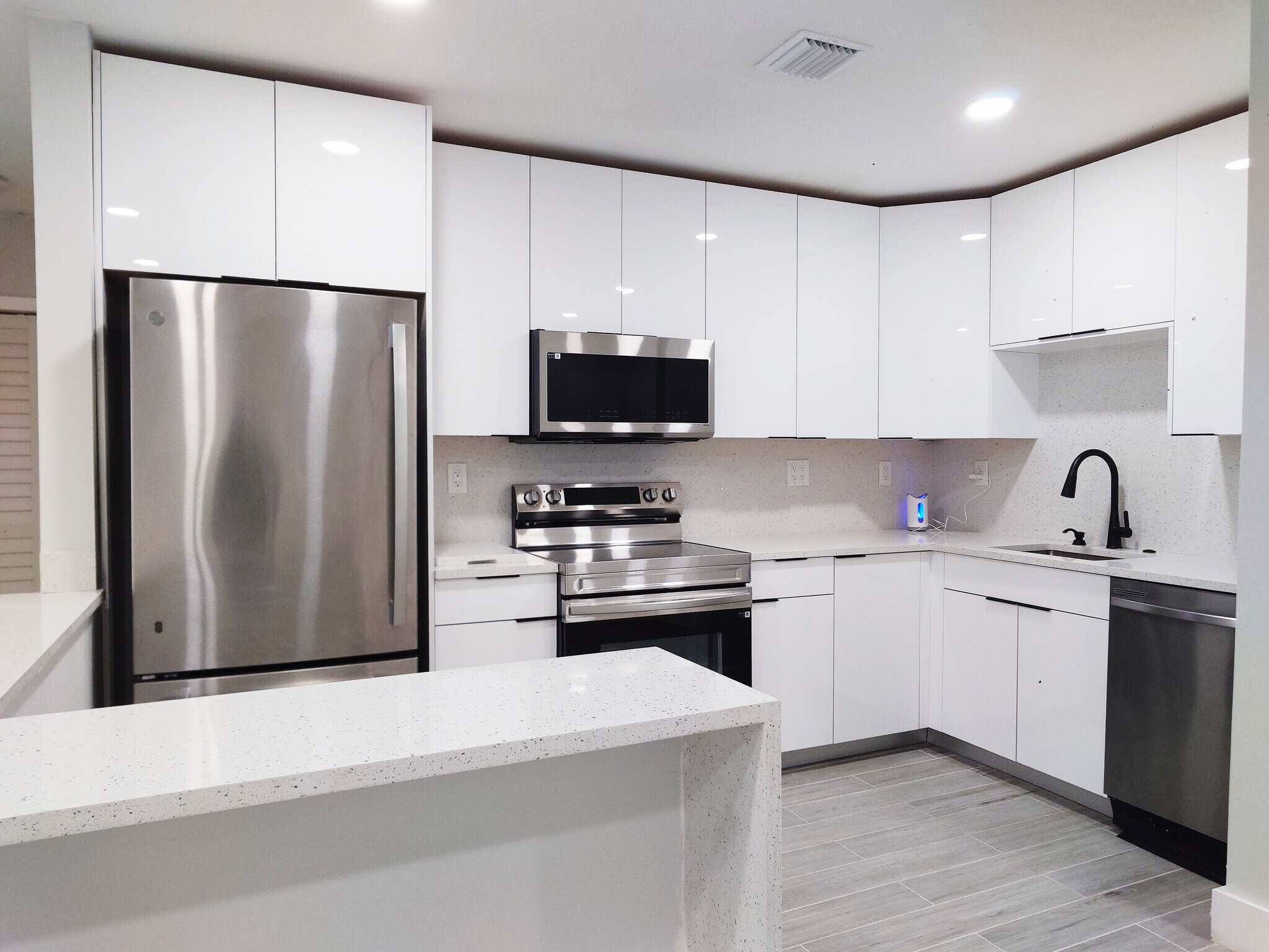 Kitchen - 141 NE 183rd Ter