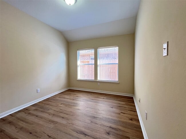Building Photo - 23247 Dewflower Dr