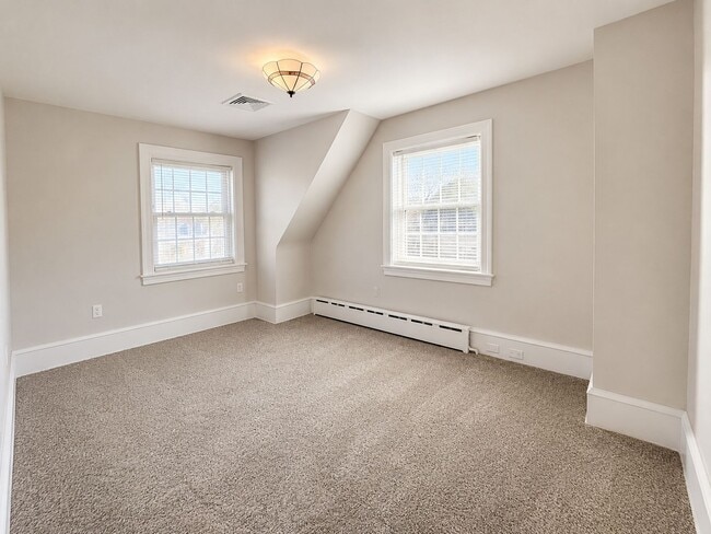Building Photo - Charming Home in Bala Cynwyd