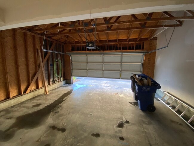 Building Photo - 2150 Lago Madero