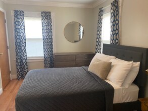 Building Photo - 105-107-107 Evergreen Ave