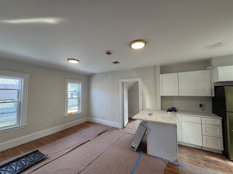 Building Photo - 47 Curtis Ave