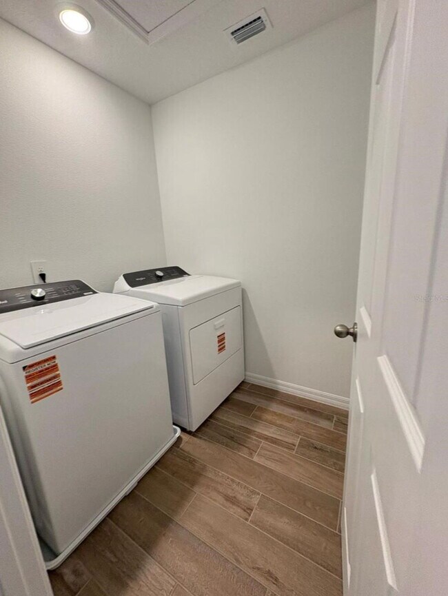Building Photo - Contemporary Comfort – 3 Bedrooms & 3 Baths in Cagan Crossings West