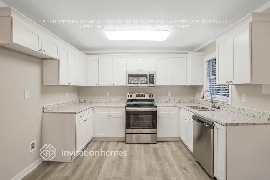 Building Photo - 2416 Dodson Dr
