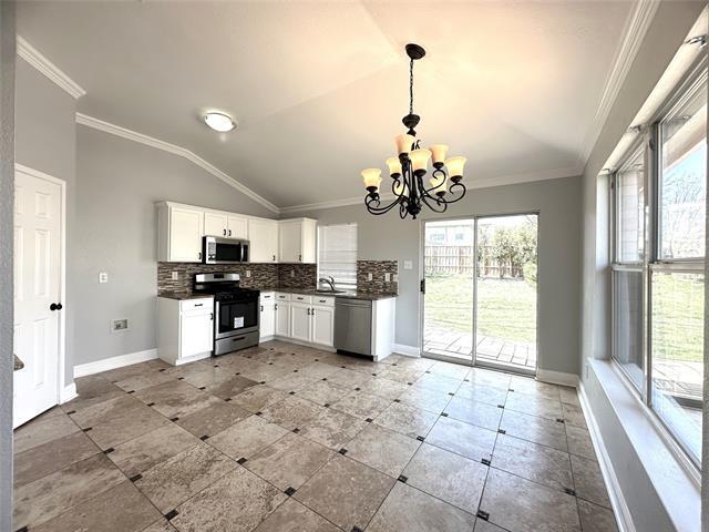 Building Photo - 813 Essex Dr