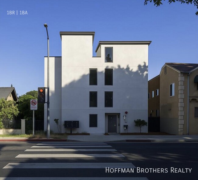 Building Photo - 1627 E 92nd St