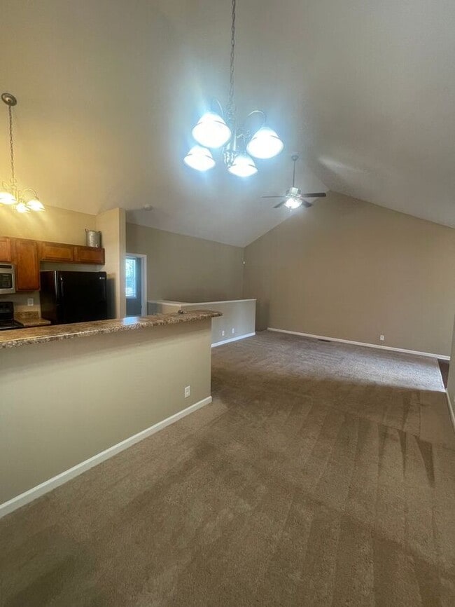 Building Photo - 3 bed, 2 bath, 2 car garage townhouse w/ bonus room in West Knoxville