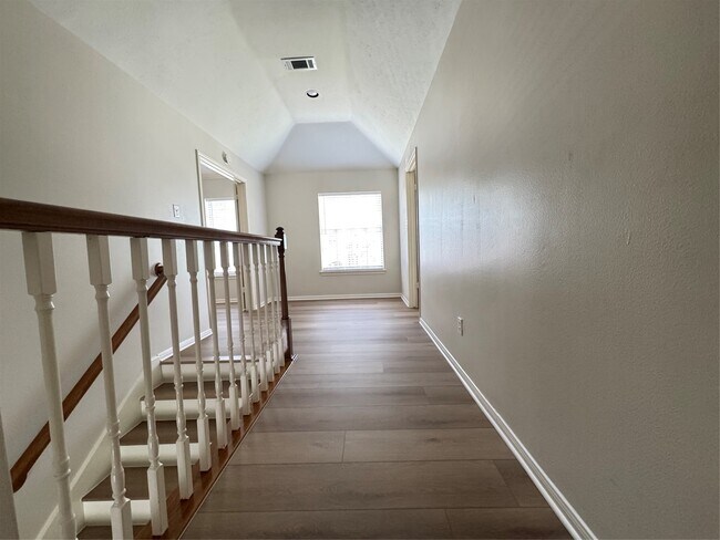 Building Photo - 6926 Hearthside Dr