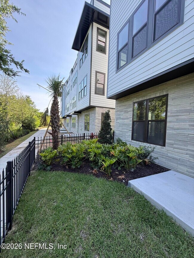 Building Photo - 2054 Prudential Dr