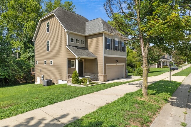 Building Photo - 240 E Quailwood Dr