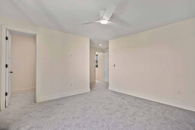 Building Photo - 2126 San Clemente St