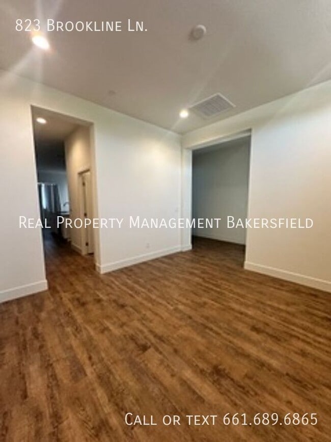 Building Photo - 823 Brookline Ln