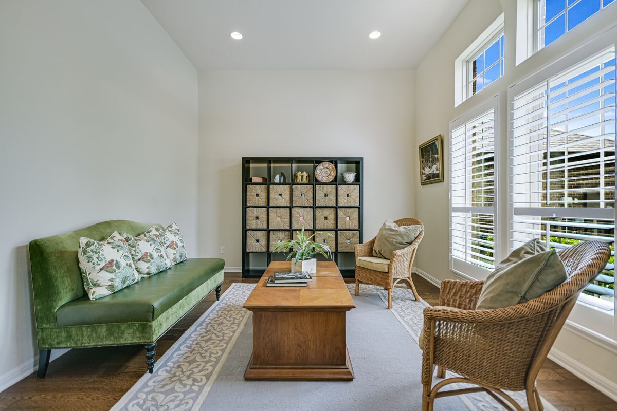 Building Photo - 330 Jayne Cove