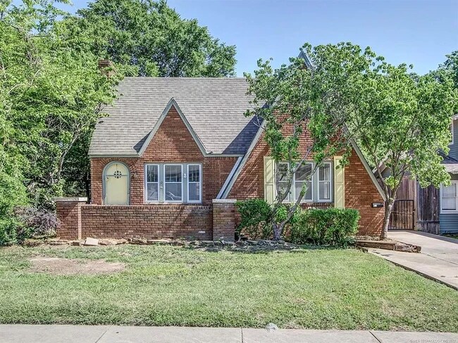 Primary Photo - 2037 E 13th St