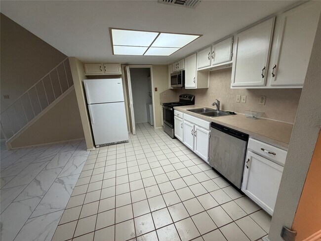Building Photo - 14777 Wunderlich Dr