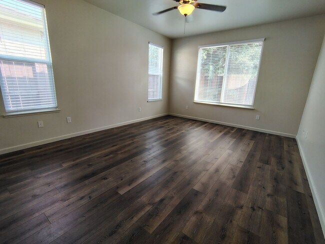 Building Photo - 363 Cabernet Dr
