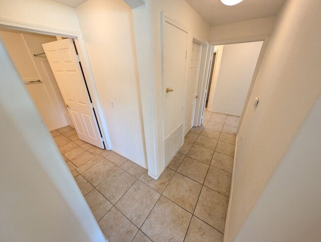 Building Photo - 820 Titan Peak Pl