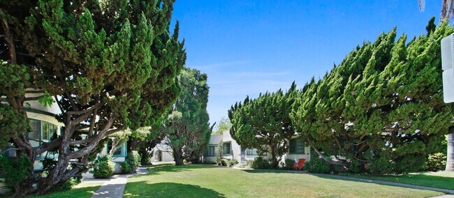 2202-2206 20th St in Santa Monica! Near Ocean Park Blvd. - 2202-2206 20th St in Santa Monica!  Near Ocean Park Blvd.