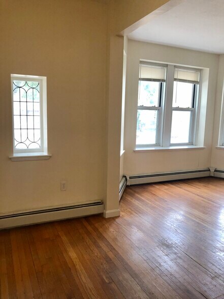 Building Photo - 1407 Beacon St