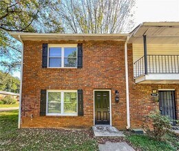 Building Photo - 1829 Whitehall Forest Ct SE