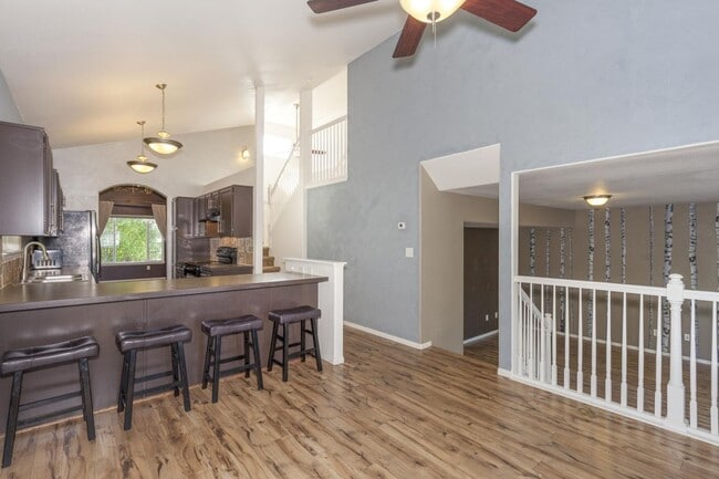 Building Photo - Spacious & Beautiful 3 Bedroom Home