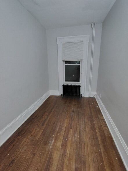 Building Photo - 137 E 2nd St