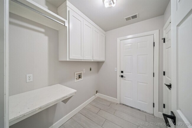 Building Photo - 7922 N 125th E Ave