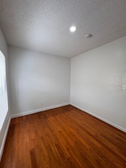Building Photo - 417 W 52nd Pl