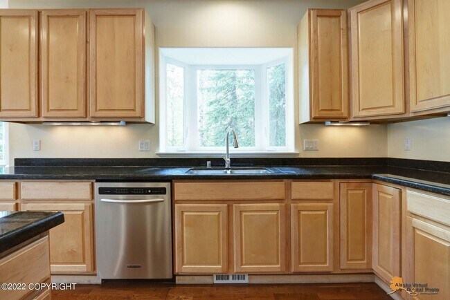 Building Photo - Stunning home conviently located by Eagle ...