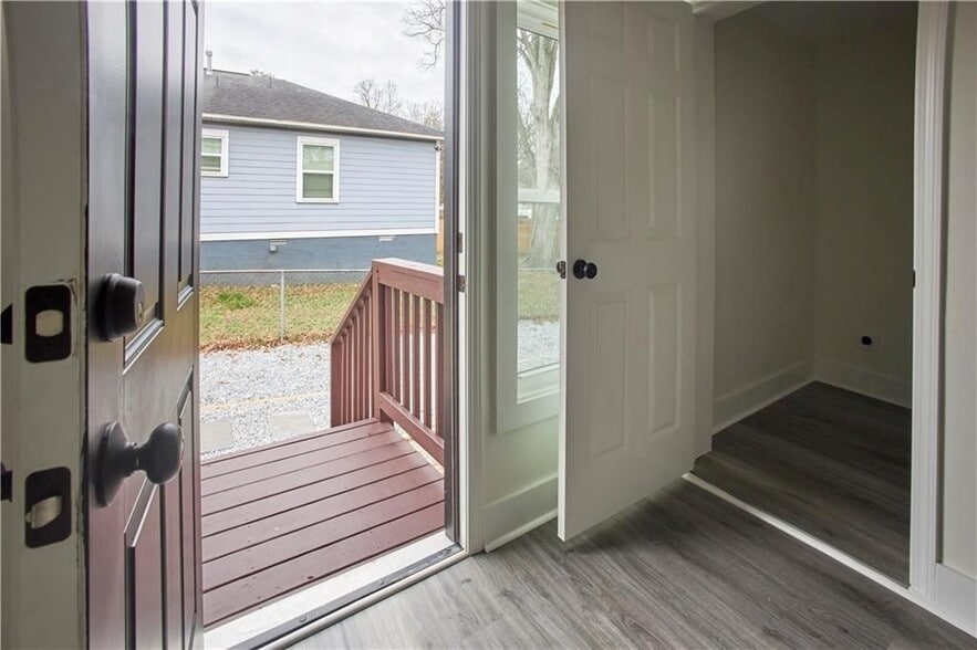 Building Photo - 184 Scott St NW