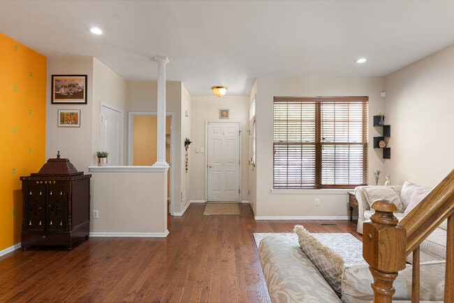 Building Photo - 9 Crest Ct