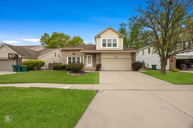 Building Photo - 1002 Hobson Dr