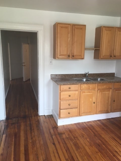 Building Photo - Spacious 2 bedroom apartment on the 2nd floor next to the Rail Trail York City