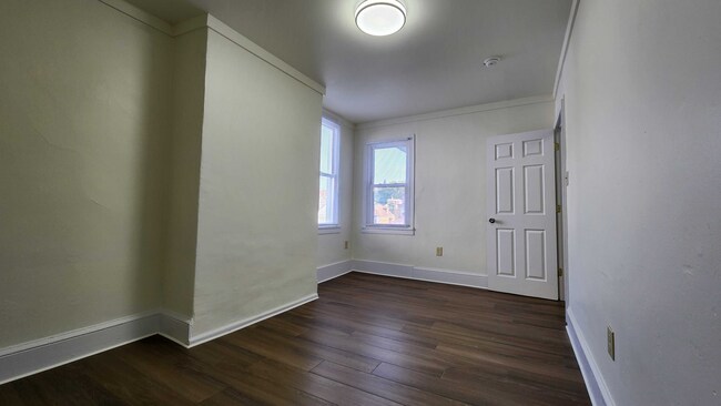 Building Photo - 121 Bausman St