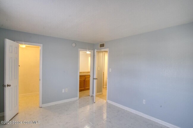 Building Photo - 130 Roosevelt Ave