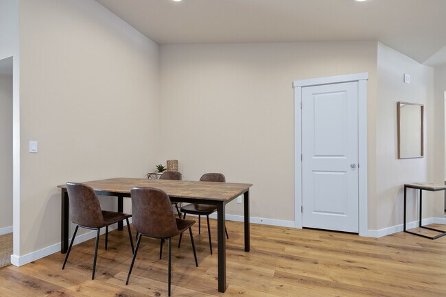 Building Photo - 1824 E Ringneck St