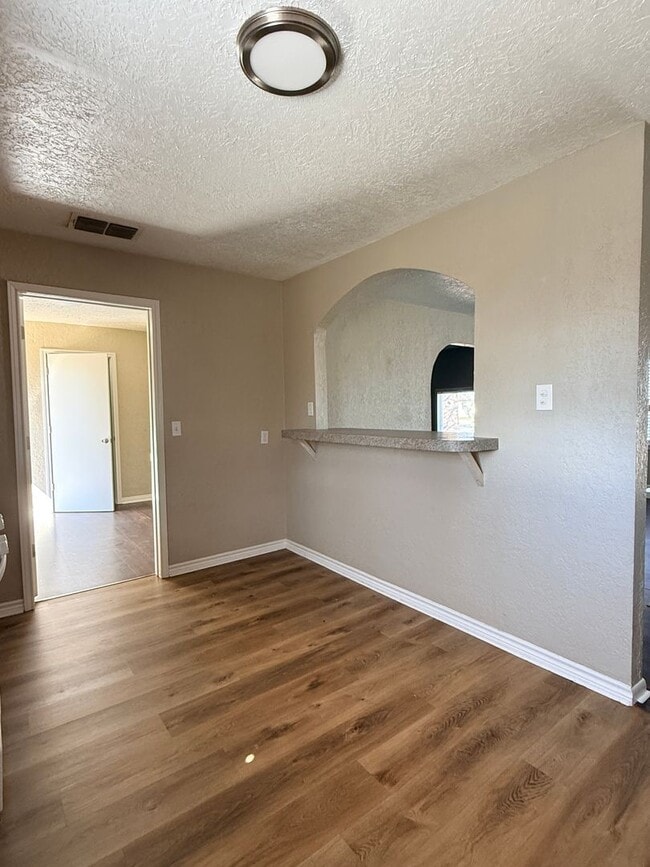 Building Photo - Spacious 3 Bed 1 Bath - Burkburnett