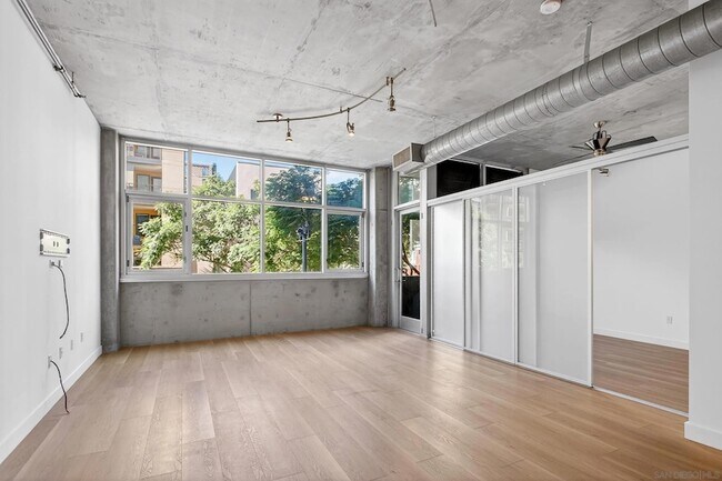 Building Photo - 1025 Island Ave