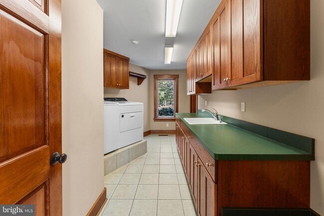 Building Photo - 3535 Meadow Rd