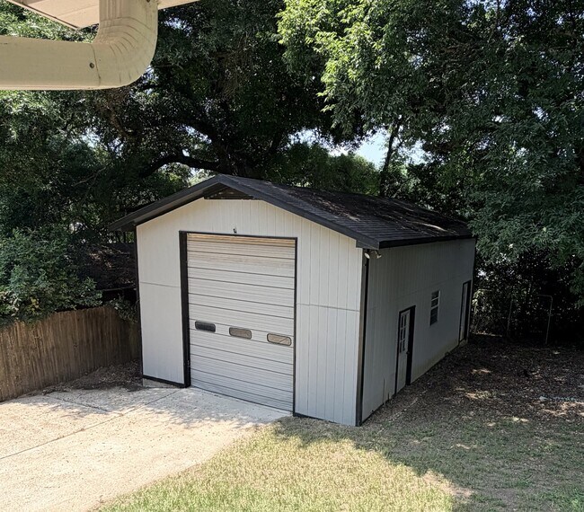 Building Photo - 207 Murfee Dr